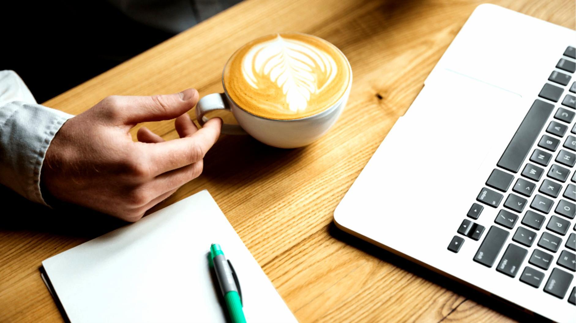 Teilnehmer diskutieren über Netzwerk-Szenarien