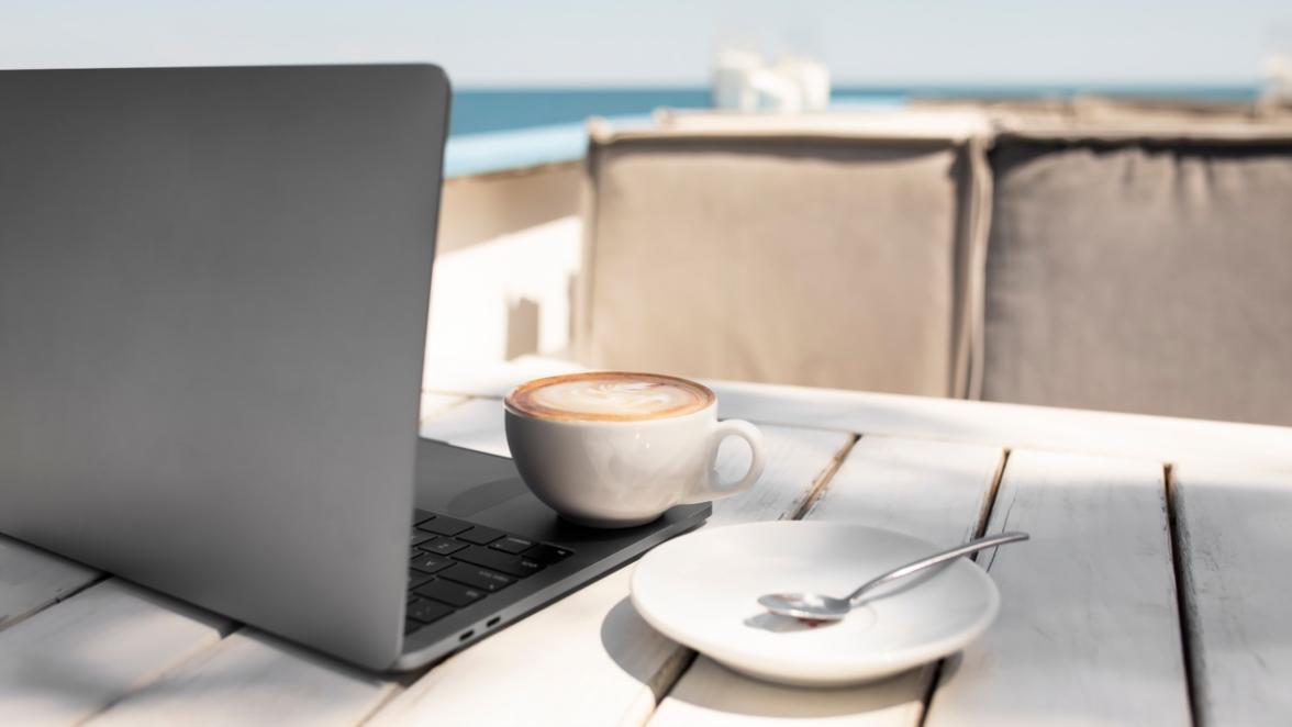 IT-Team bei der gemeinsamen Problemlösung